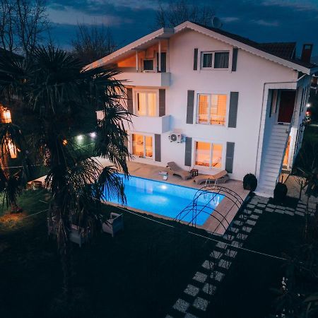 Villa Atlas Muhafazakar Havuzlu, Mustakil Genis Bahceli Sapanca Exterior foto